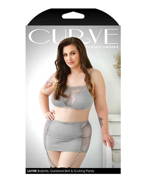 Bralette de microfibra y encaje Curve Layne con falda con liga y tanga gris